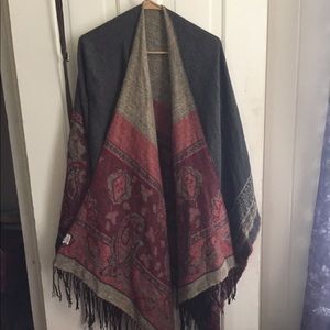 Reversible shawl